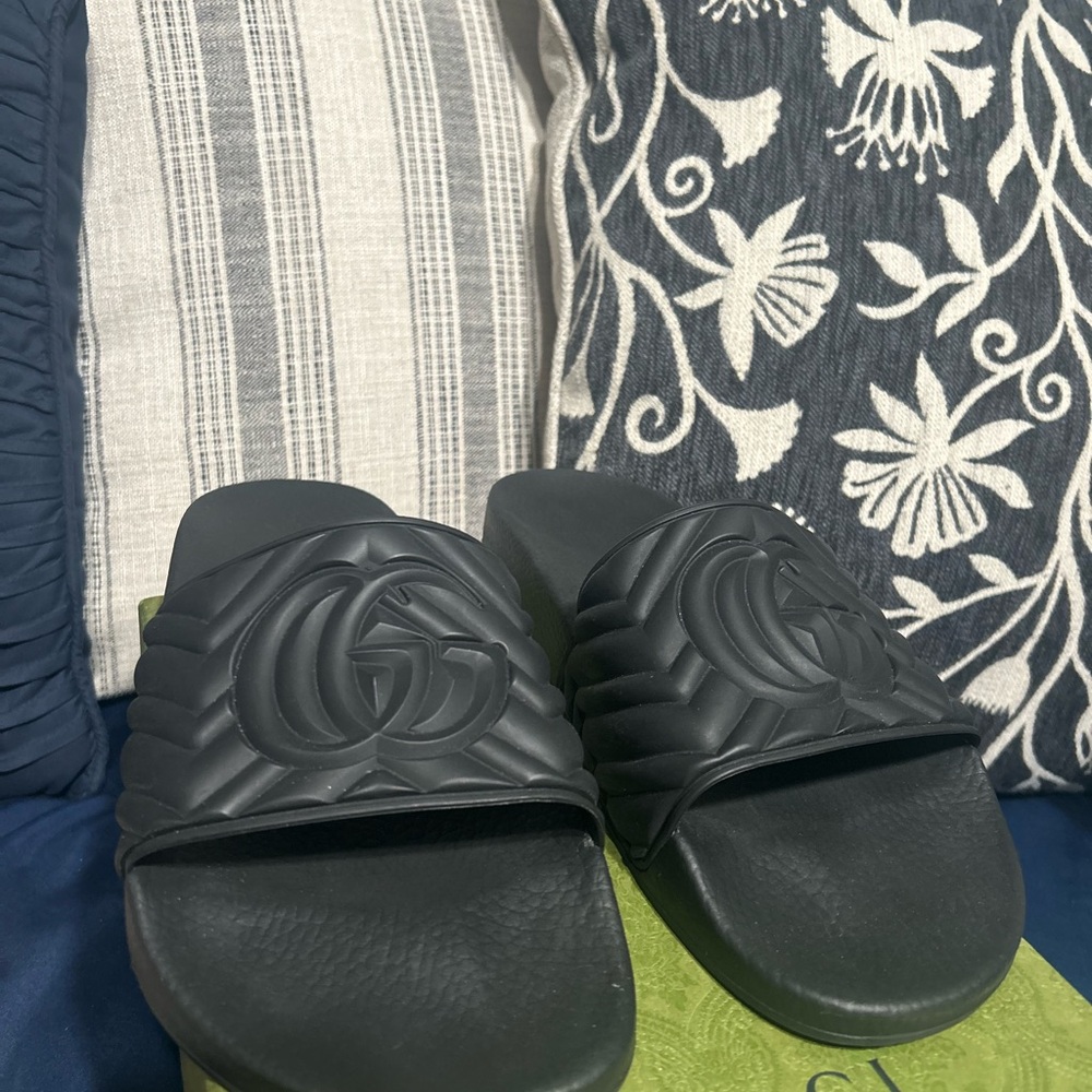 Gucci Sandals - Picture 2 of 14